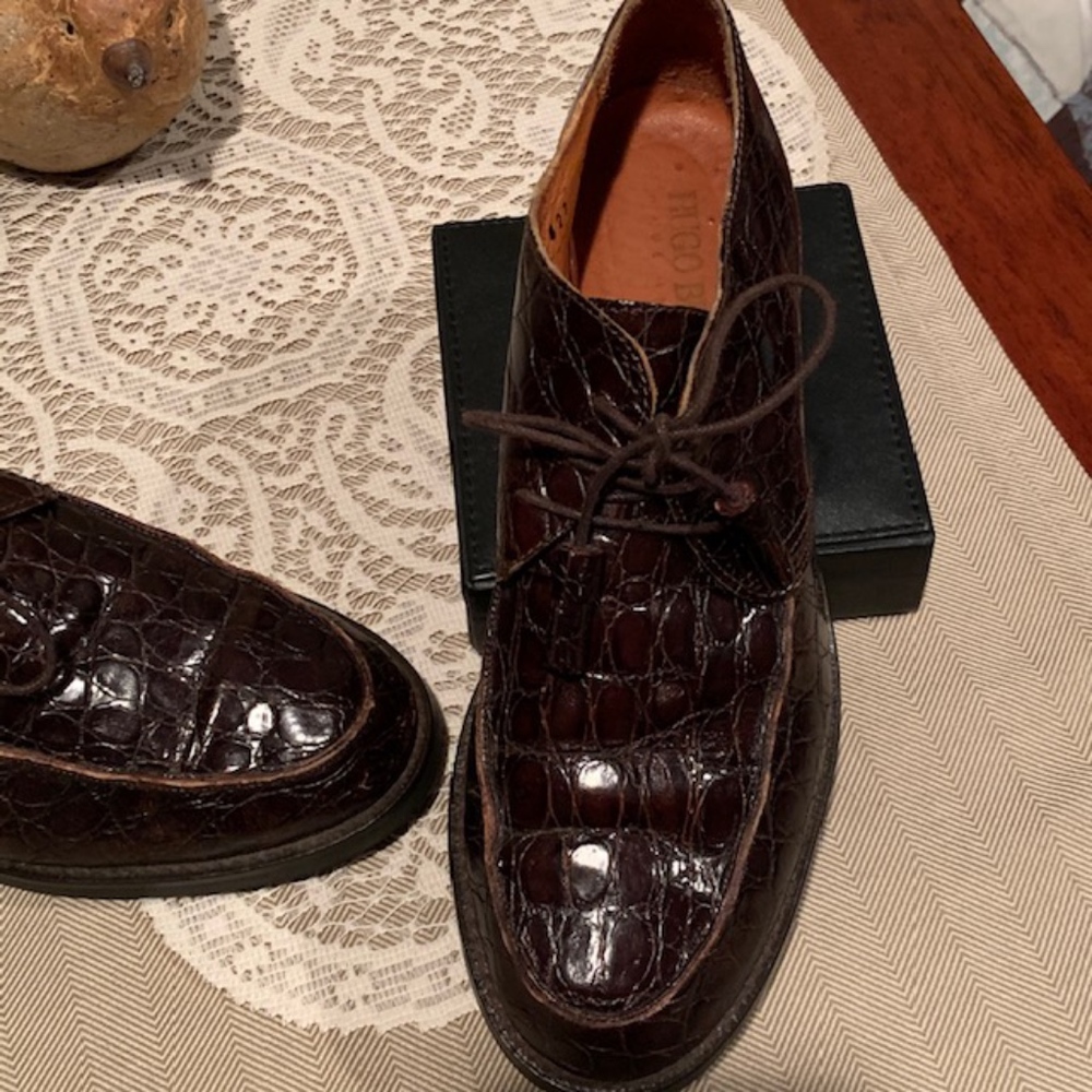 Hugo Buscati Women's Croc-embossed Oxford - Picture 2 of 8
